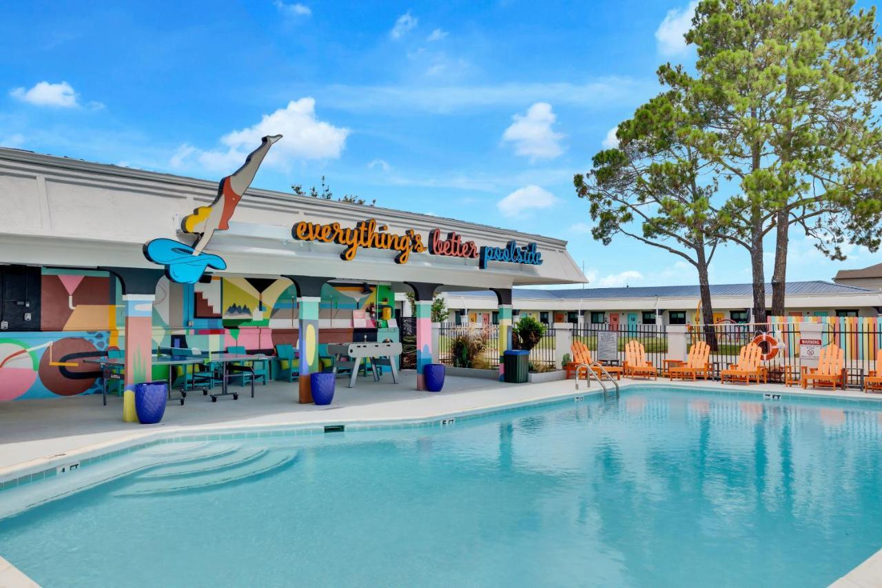 Hotel Mccoy - Art, Libations, Pool Society College Station Exterior photo