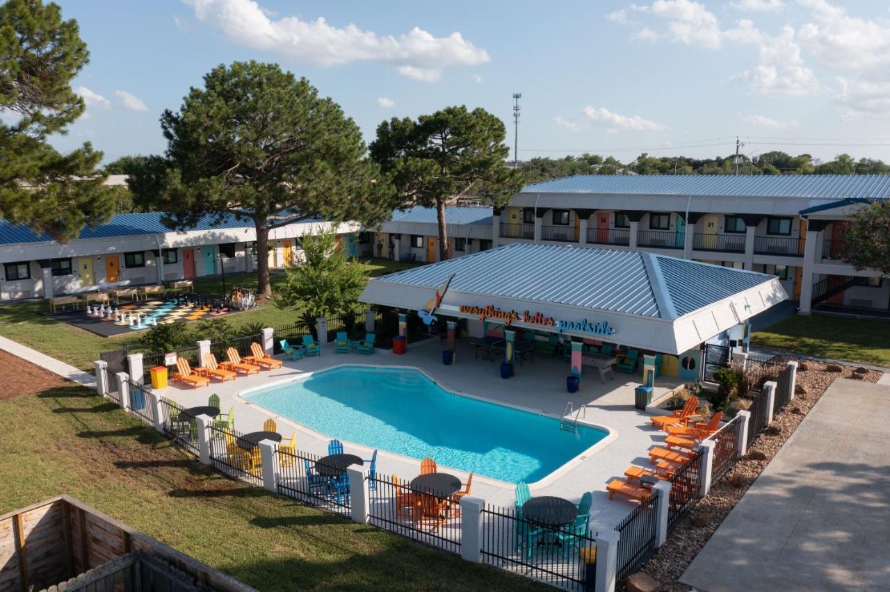 Hotel Mccoy - Art, Libations, Pool Society College Station Exterior photo