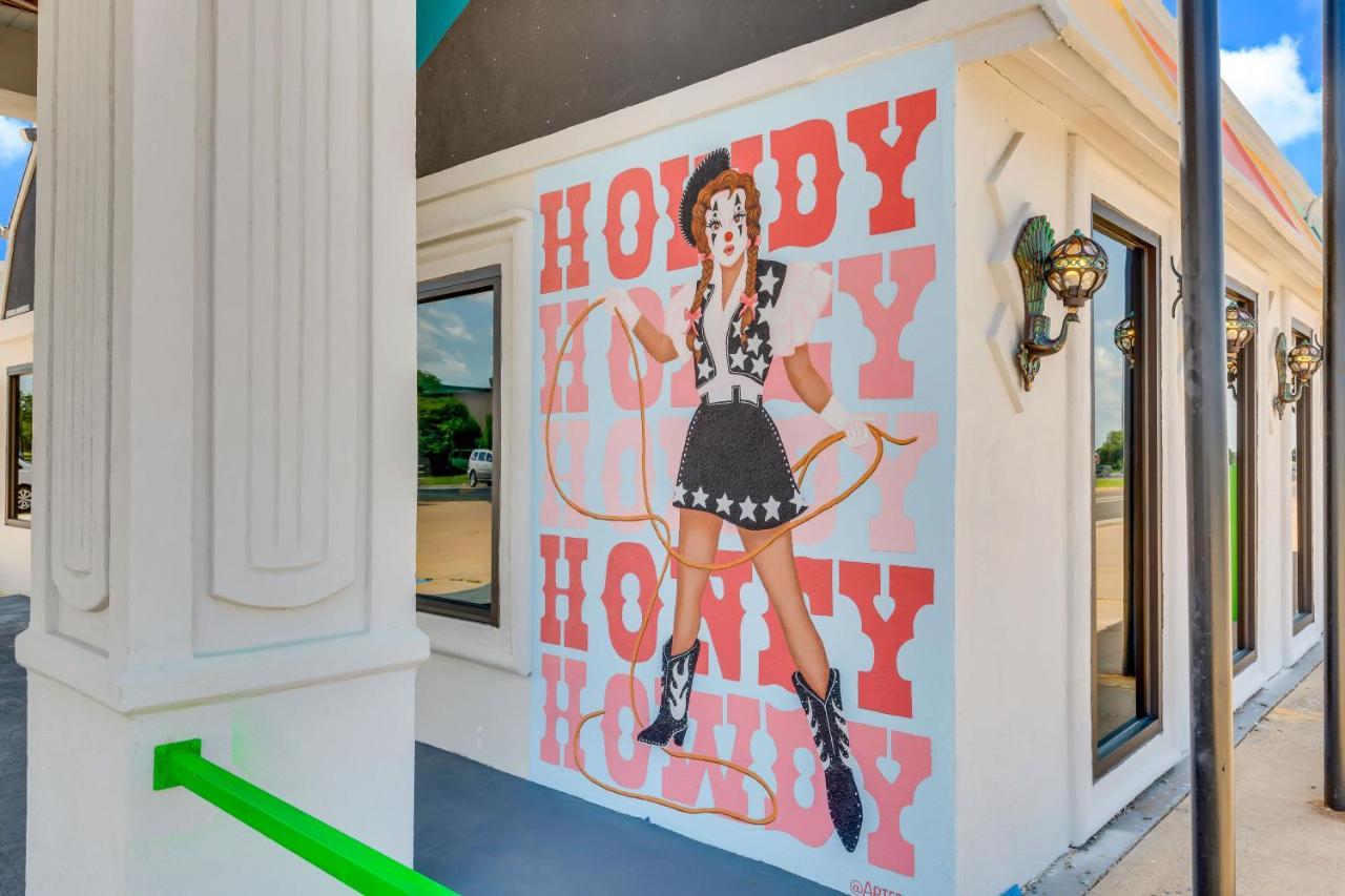Hotel Mccoy - Art, Libations, Pool Society College Station Exterior photo
