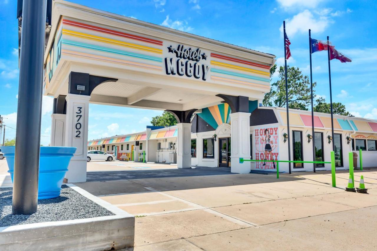 Hotel Mccoy - Art, Libations, Pool Society College Station Exterior photo